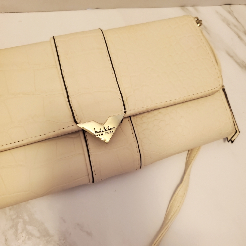 New Multi Pocket And Card Holders Crossbody By Nicole Miller